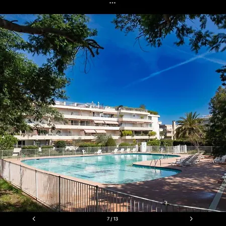 Eden B7 Σαιν-Τροπέ